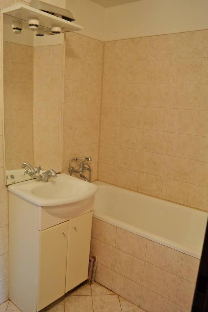 Apartment Trojska Прага Екстериор снимка